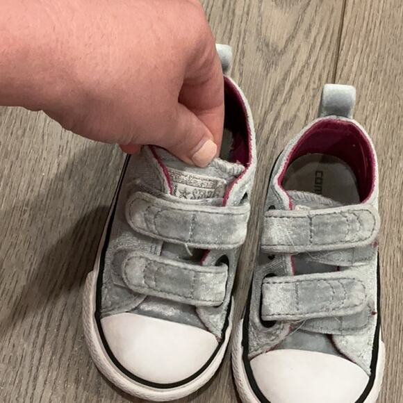 Lot of 2 Converse Heart Pink Gray All Star Converse Velcro Sneakers Size 6 and 7 - Picture 13 of 15